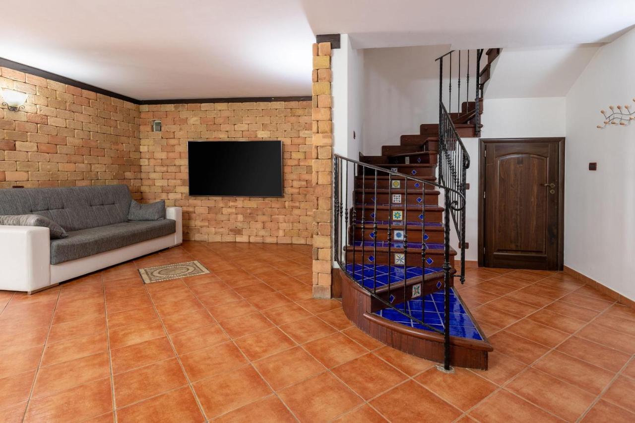 Alelida Villa Con Piscina Чинизи Экстерьер фото
