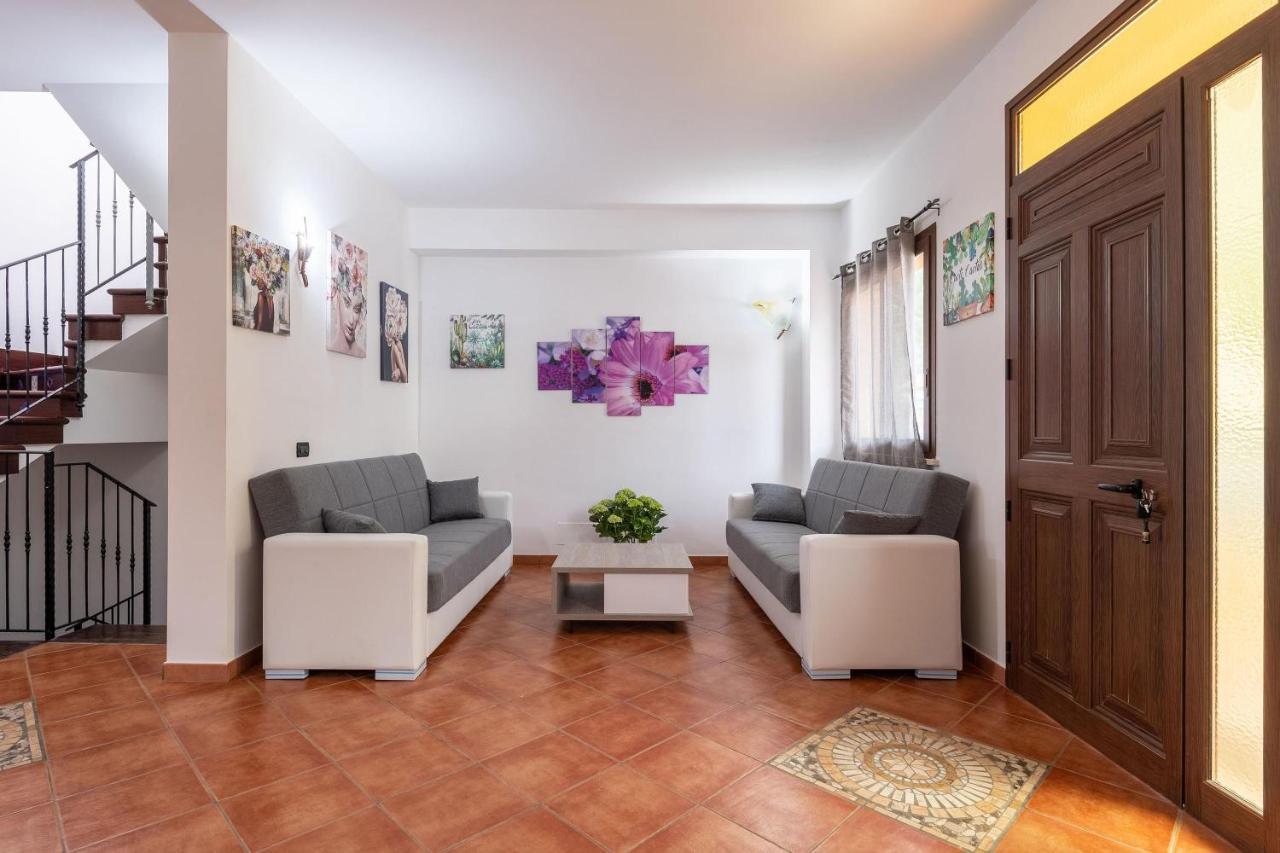 Alelida Villa Con Piscina Чинизи Экстерьер фото