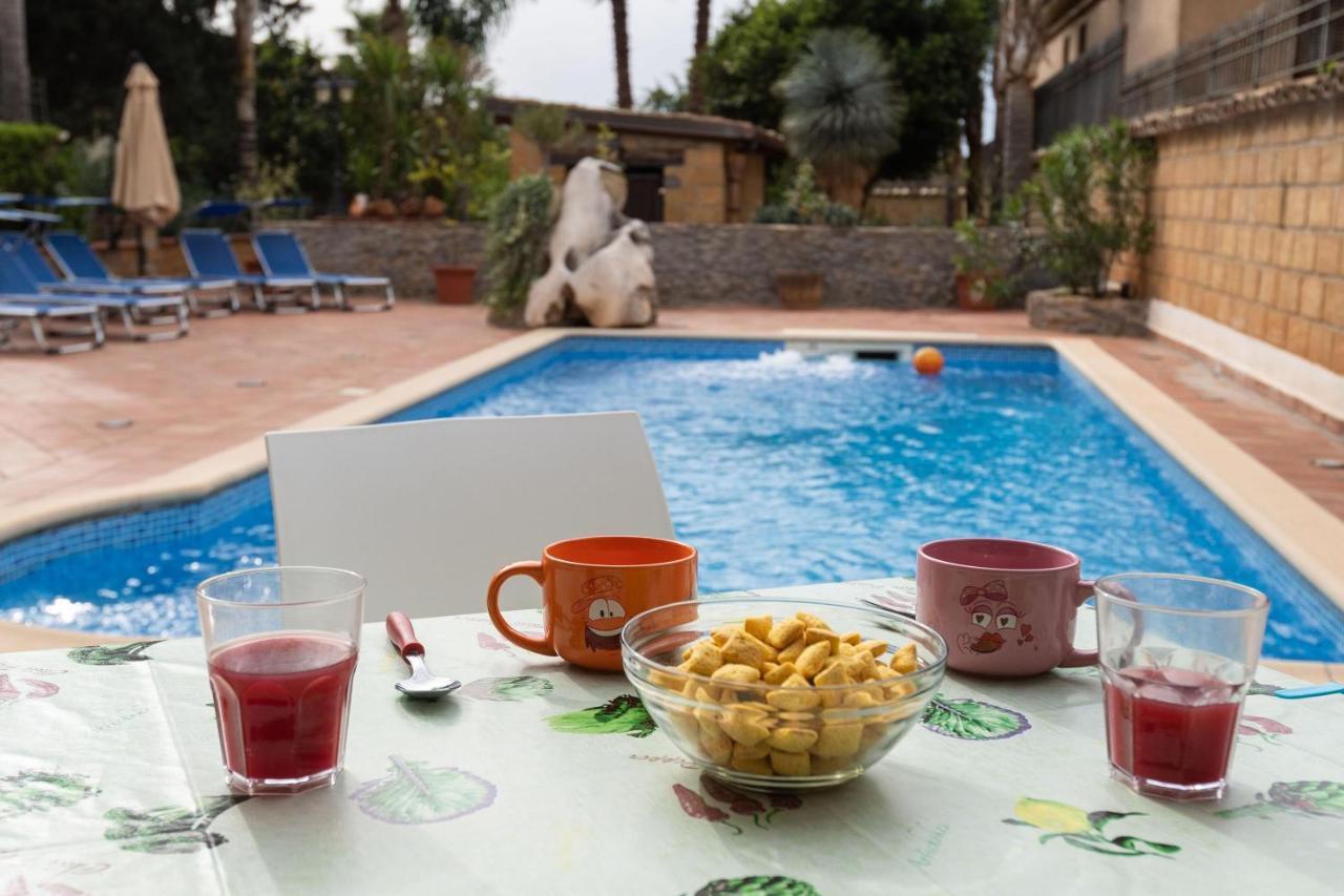 Alelida Villa Con Piscina Чинизи Экстерьер фото