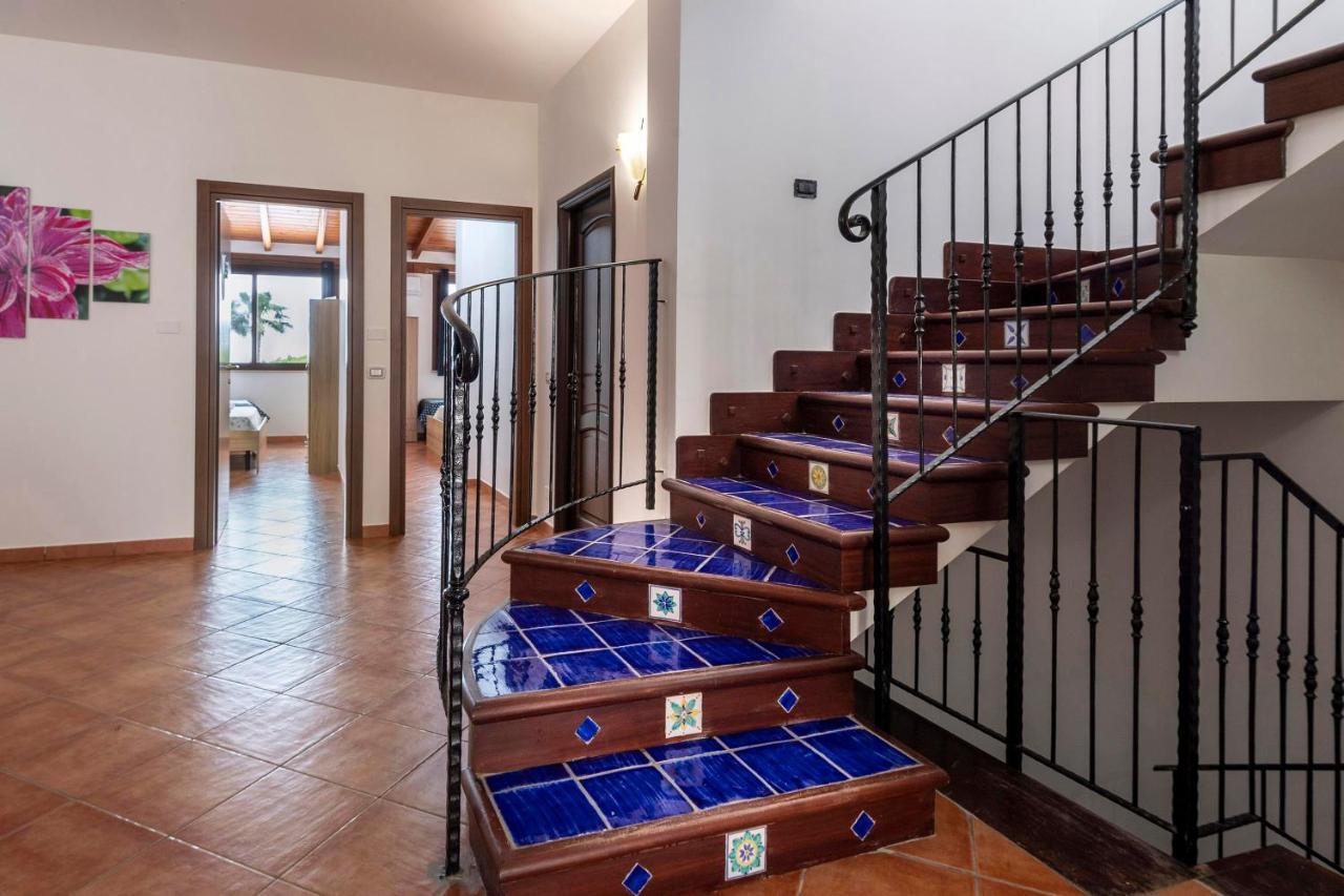 Alelida Villa Con Piscina Чинизи Экстерьер фото